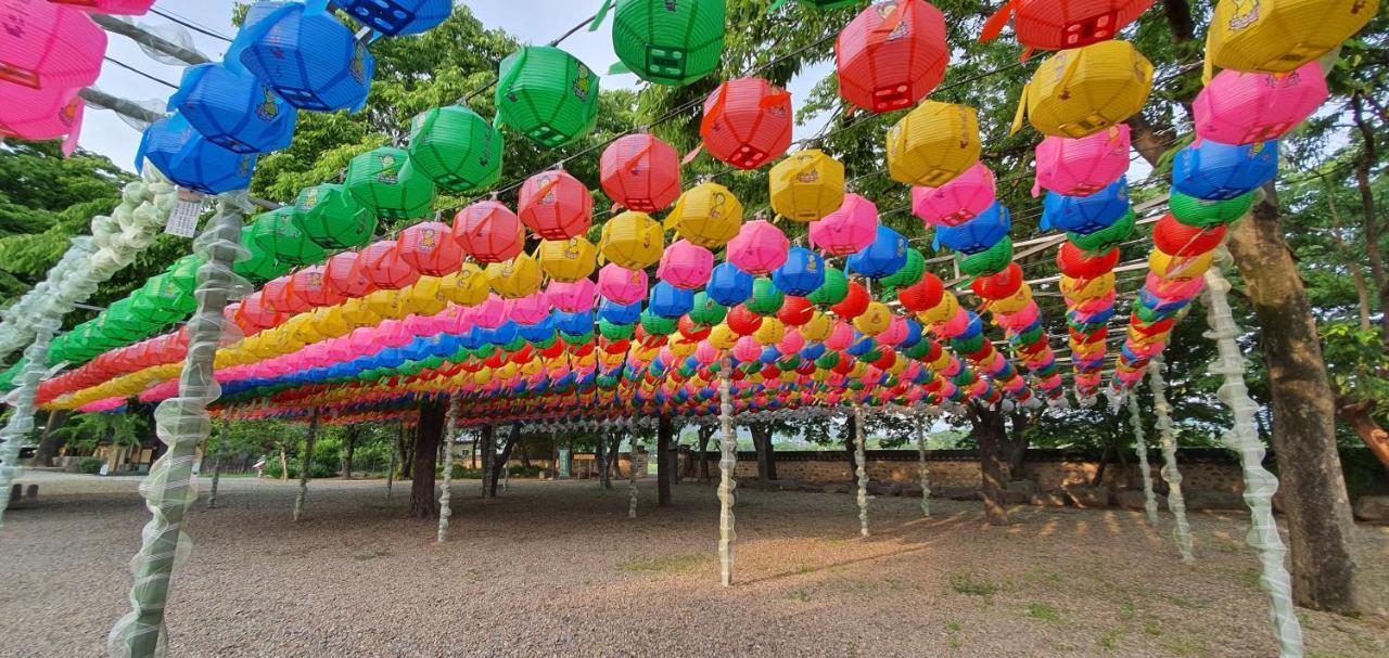 Gyeongju Bonghwangmansion Hostel Buitenkant foto